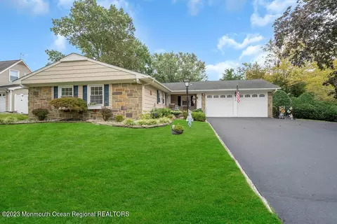 76 Ivy Hill Dr, Aberdeen, NJ 07747