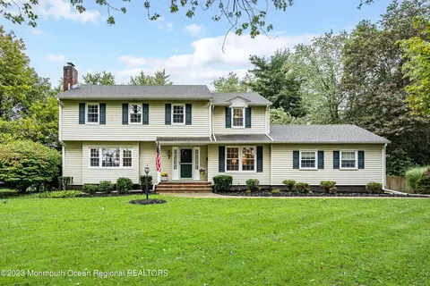 7 Windsor Dr, Freehold, NJ 07728