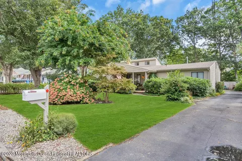 73 Lighthouse Dr, Manahawkin, NJ 08050