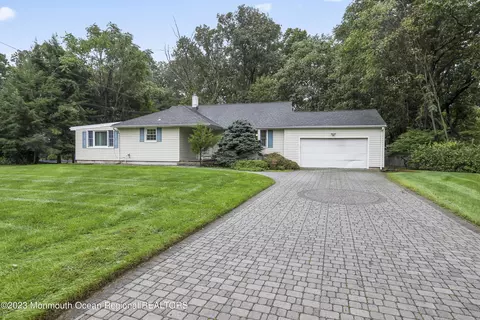206 Manor Pkwy, Lincroft, NJ 07738