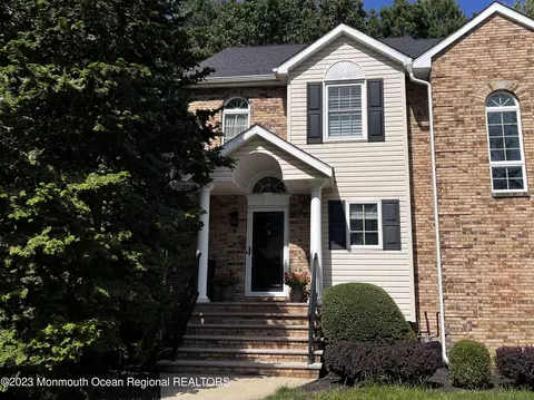 61 Agostina Dr #222, Holmdel, NJ 07733