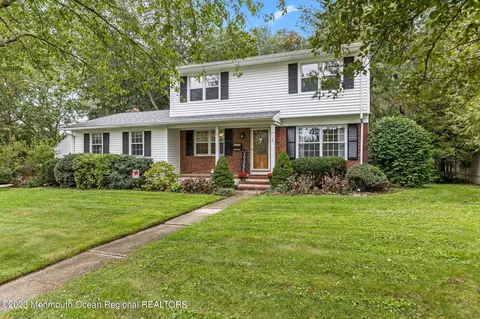 3 Fawn Dr, Matawan, NJ 07747