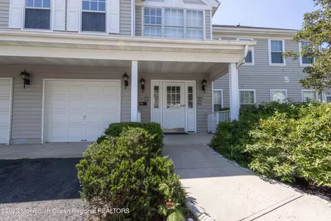 515 Eagles Chase Dr #69, Lawrence, NJ 08648