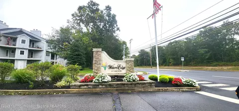 413 Waters Edge Dr, Toms River, NJ 08753