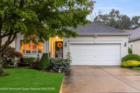 7 Seminole Ct, Jackson, NJ 08527