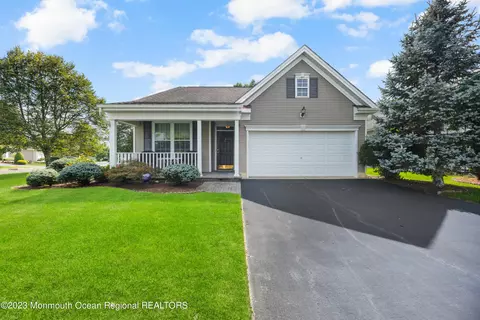 1 Woodstock Ct, Jackson, NJ 08527