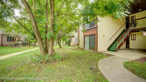 91 Arrowood Rd UNIT B, Manalapan, NJ 07726