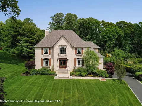 6 Windy Hill Ln, Middletown, NJ 07748