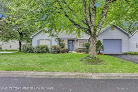 328 Gardenia Dr, Whiting, NJ 08759