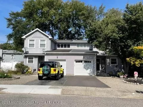 4 Emerald Dr #B, Barnegat, NJ 08005