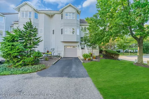 206 Muskflower Ct #2006, Toms River, NJ 08753