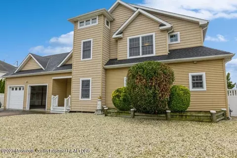 1413 Tamiami Rd, Forked River, NJ 08731