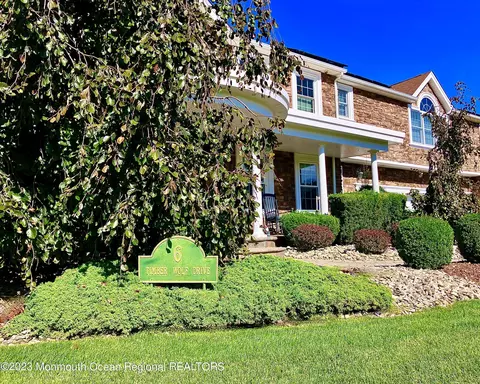 6 Timber Wolf Dr, Yardville, NJ 08620