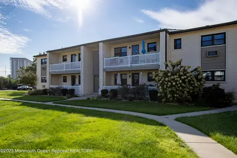 156 Wharfside Dr, Monmouth Beach, NJ 07750