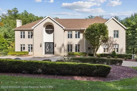 4 Beaver Hill Rd, Morganville, NJ 07751