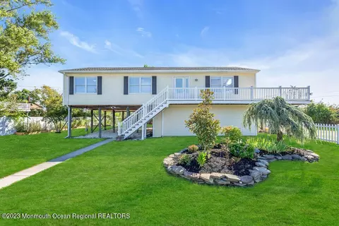 809 Cedar St, Tuckerton, NJ 08087