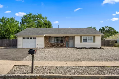 33 Tulsa Dr, Barnegat, NJ 08005