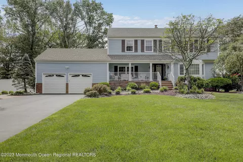 3 Devon Dr, Manalapan, NJ 07726