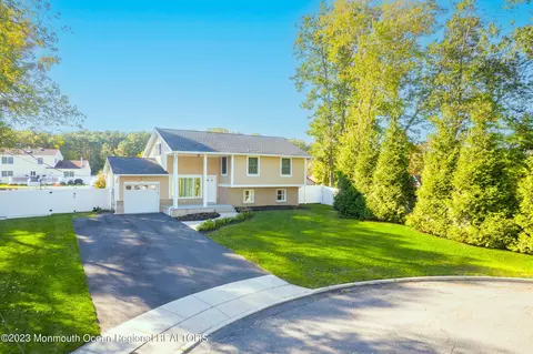 852 Girard Rd, Toms River, NJ 08753