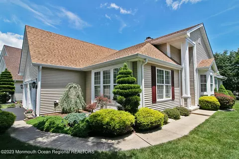 10 Fish Pond Ter, Barnegat, NJ 08005