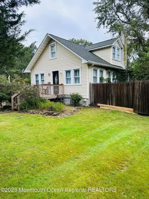 64 Johnson St, Waretown, NJ 08758