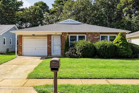 14 Tudor Ct, Brick, NJ 08723