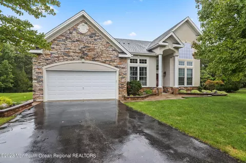4 Little Falls Ct, Barnegat, NJ 08005