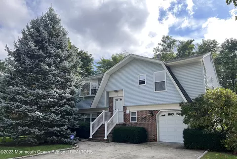 18 Lenoir Ave, Freehold, NJ 07728