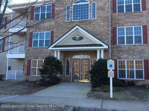 135 Sophee Ln, Lakewood, NJ 08701
