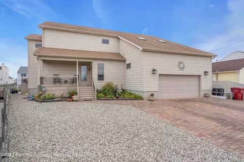 135 Amherst Dr, Bayville, NJ 08721