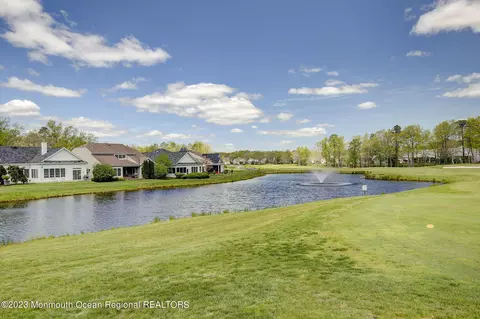 3 Oakmont Ln, Jackson, NJ 08527