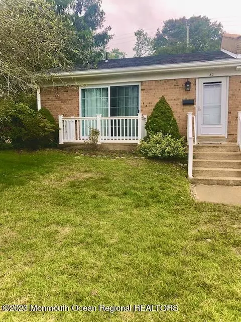 32 Breeze Ct #80, Brick, NJ 08724