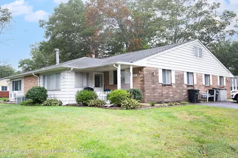 11 Dove St # A, Manchester, NJ 08759