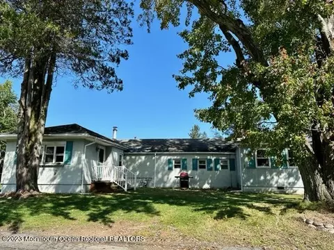 16 Roosevelt Ave, Morganville, NJ 07751
