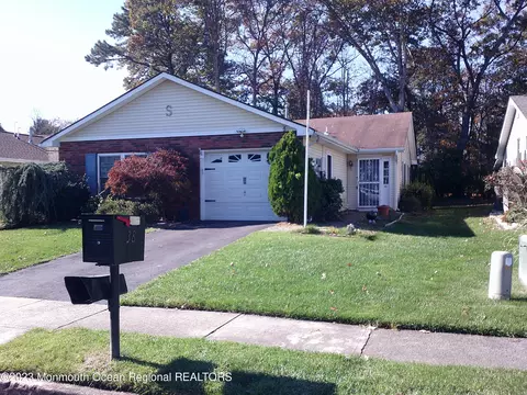 38 Blue Ridge Dr, Brick, NJ 08724