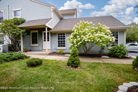 25 James Buchanan Dr # d, Monroe, NJ 08831