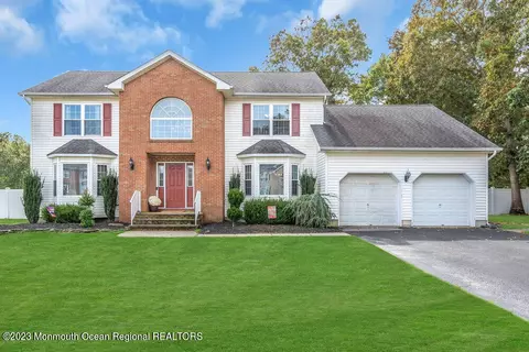 8 Nathalie Dr, Bayville, NJ 08721