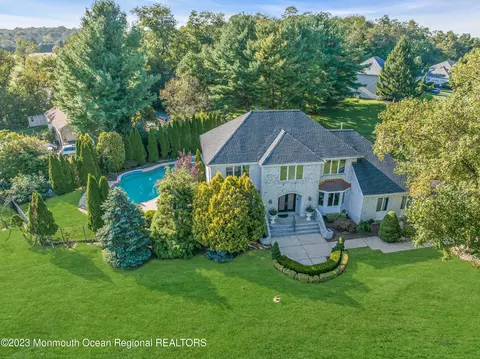 1 Astor Dr, Manalapan, NJ 07726