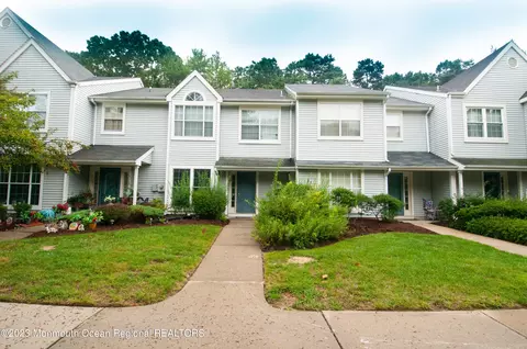 517 Laurelwood Ct, Howell, NJ 07731
