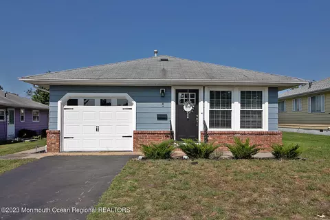 5 Margarita St, Toms River, NJ 08757