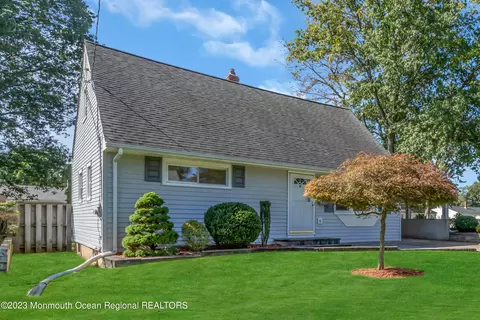 401 Decatur Ave, Middlesex, NJ 08846