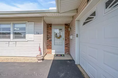 16 Darley Cir, Brick, NJ 08724 photo 2