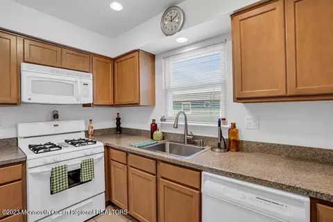 16 Darley Cir, Brick, NJ 08724 photo 8