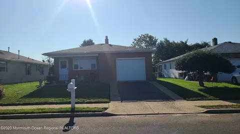 5 Maracaibo Pl, Toms River, NJ 08757