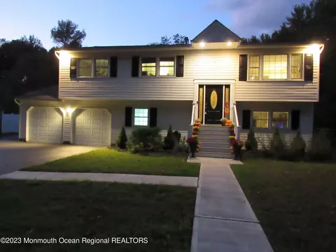 64 Pine Dr, Roosevelt, NJ 08555