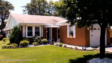 11 Musket Ln, Whiting, NJ 08759