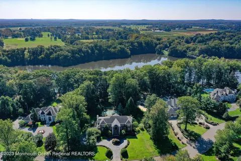 18 Rivers Edge Dr, Colts Neck, NJ 07722