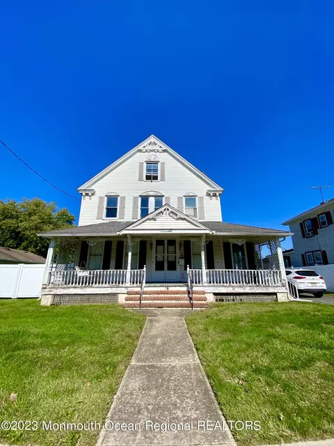 10 Water St, Englishtown, NJ 07726