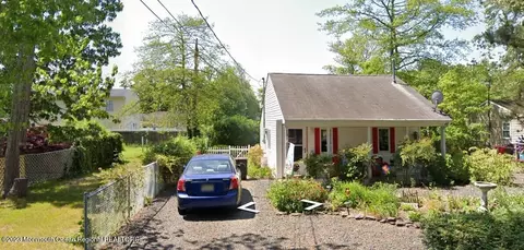 74 Holly Dr, Waretown, NJ 08758