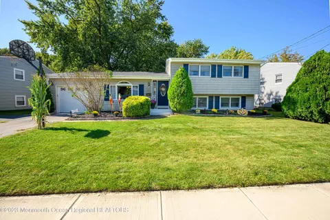 51 Cornell Dr, Hazlet, NJ 07730